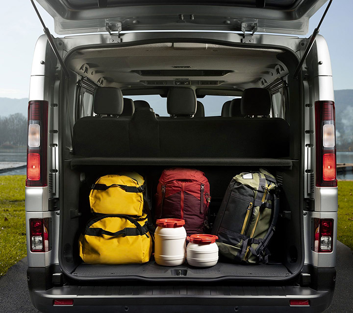Nissan_Primastar_Combi_Back